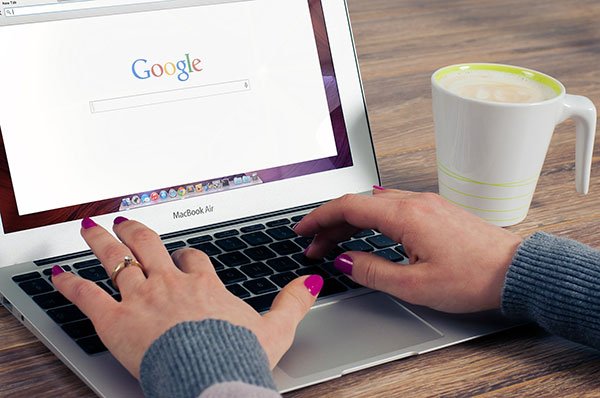 Invisible dans Google